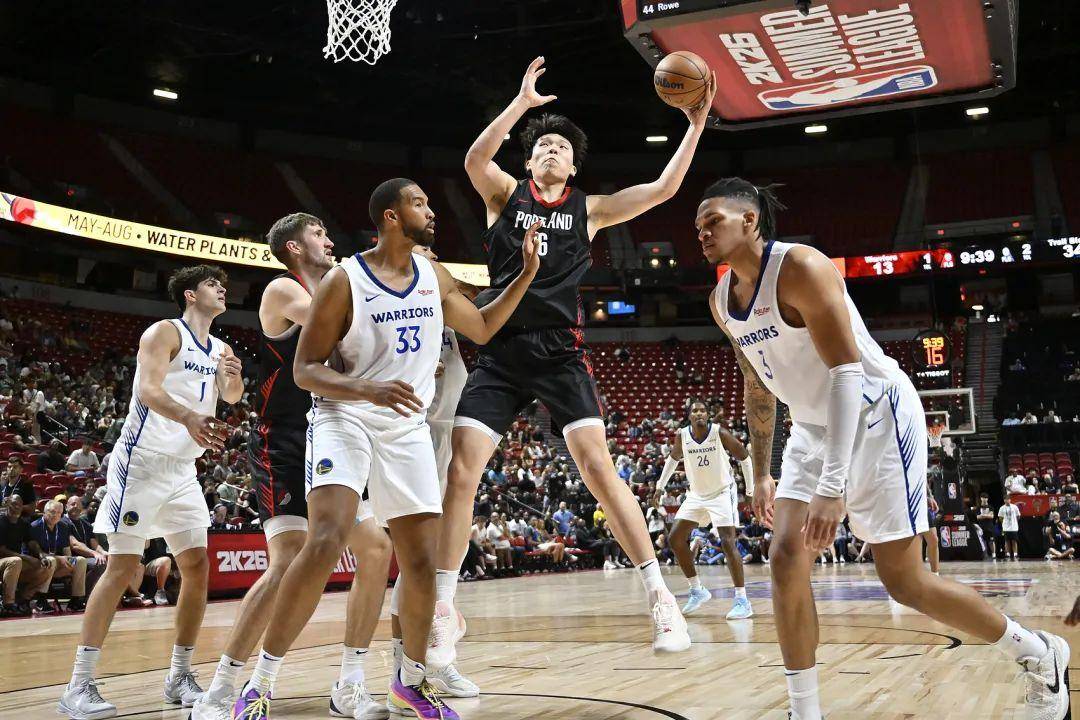 106-73，打服了！杨瀚森首秀惊艳，4大优势碾压对手，CBA成就小杨