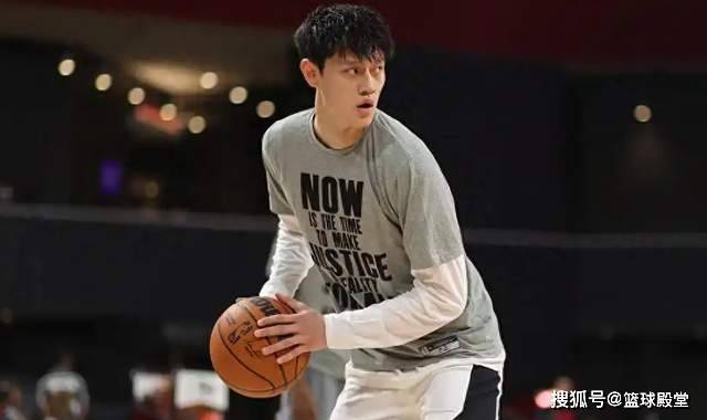 篮网仅剩一个双向合同！曾凡博留队难度增加，回CBA也不是不行！