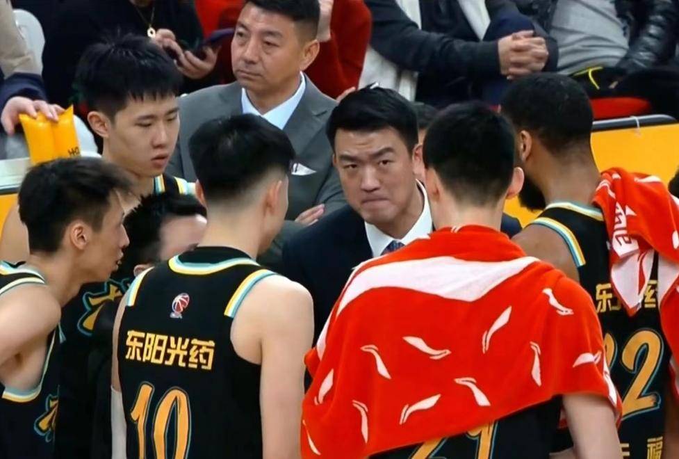 CBA争冠格局大变天！广东上海崛起，四强基本确定，辽宁盛极而衰
