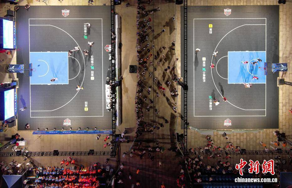 浙江杭州篮球运动热：“楼BA”决赛街头上演