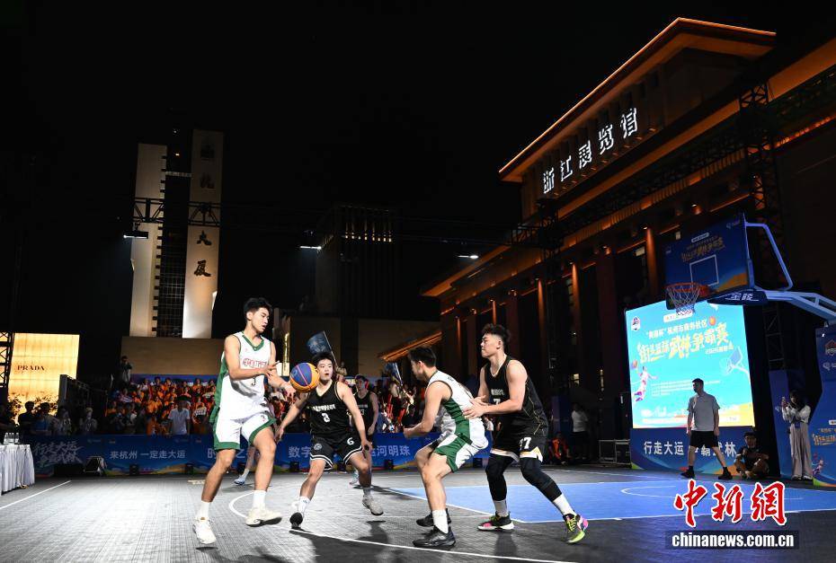 浙江杭州篮球运动热：“楼BA”决赛街头上演