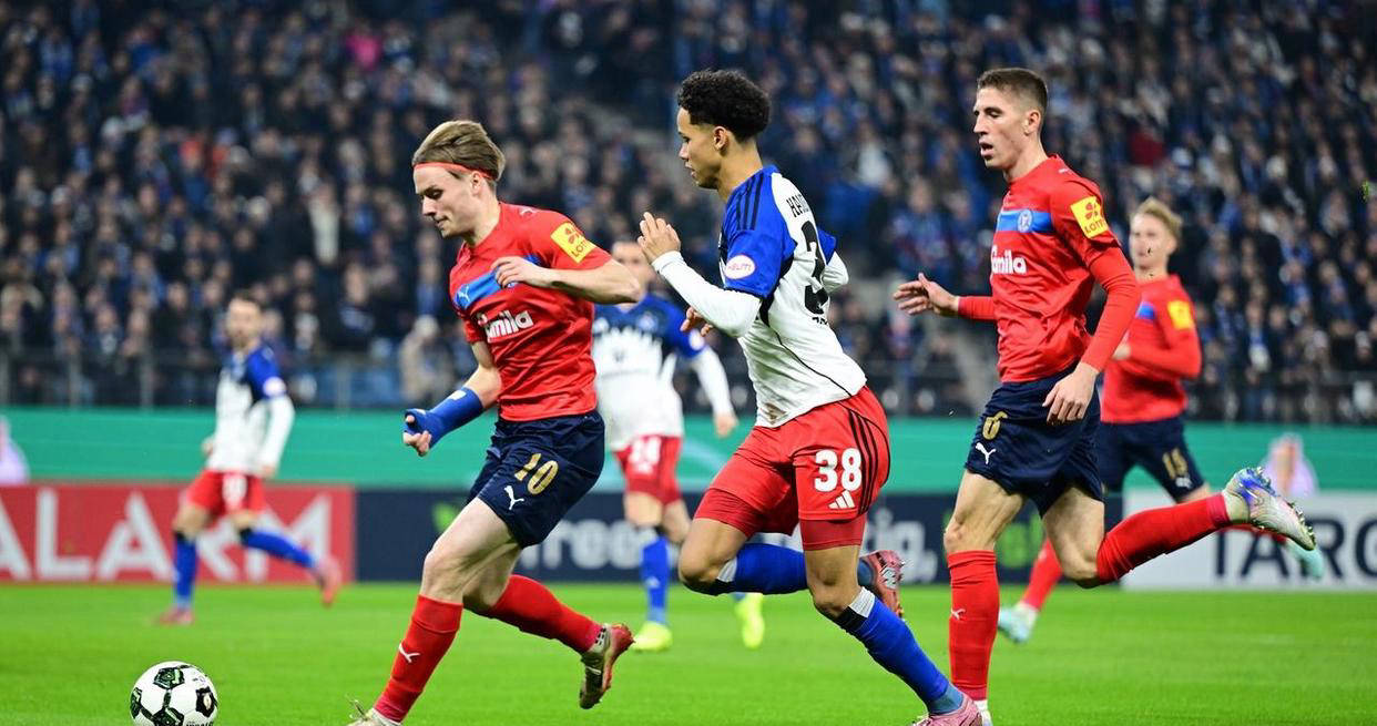 德国杯爆冷：德甲汉堡遭德乙荷尔斯泰因基尔淘汰，点球大战失误酿惨剧